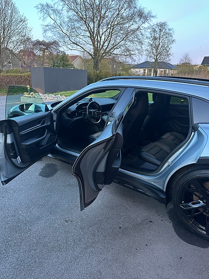 Porsche Taycan 2 of 27