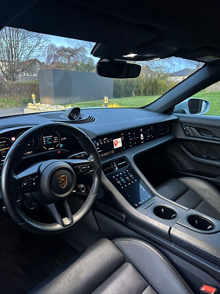 Porsche Taycan 5 of 27