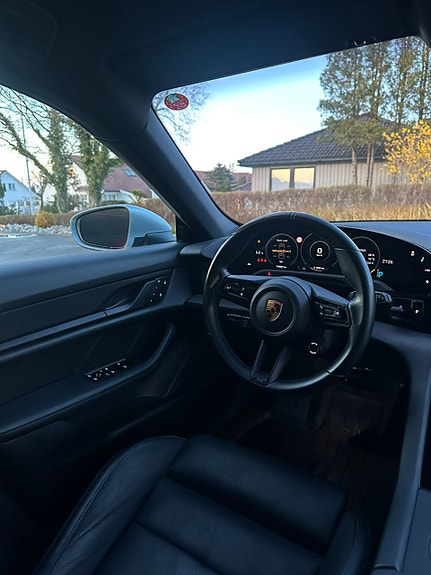 Porsche Taycan 8 of 27