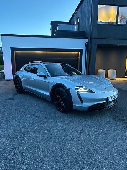 Porsche Taycan 23 of 27