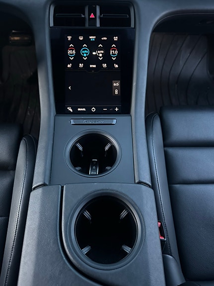 Porsche Taycan 11 of 27