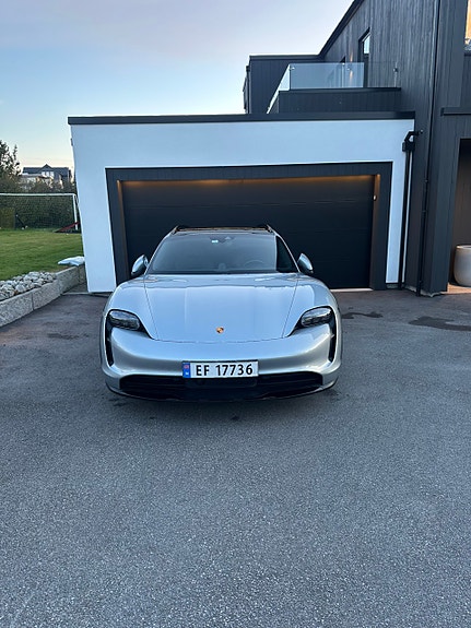 Porsche Taycan 19 of 27