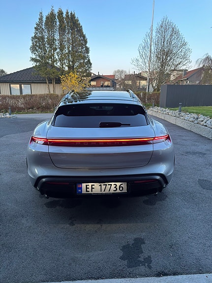 Porsche Taycan 18 of 27