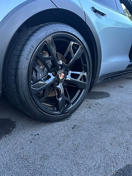Porsche Taycan 21 of 27