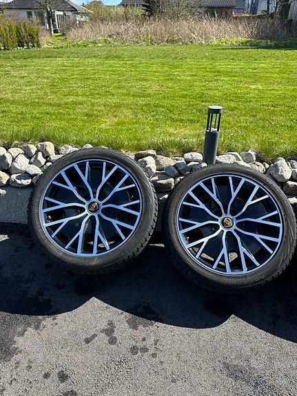 Porsche Taycan 22 of 27