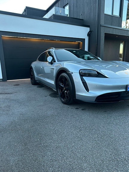 Porsche Taycan 20 of 27