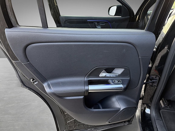 Mercedes-Benz EQA300 18 of 27