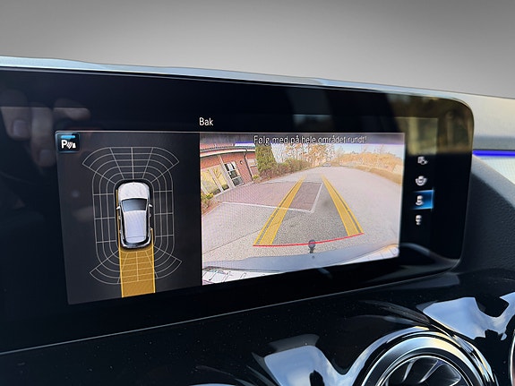 Mercedes-Benz EQA300 26 of 27