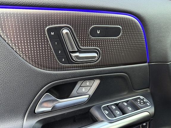 Mercedes-Benz EQA300 15 of 27