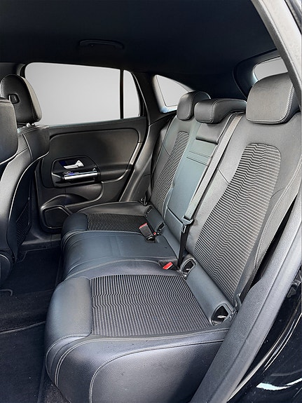 Mercedes-Benz EQA300 19 of 27