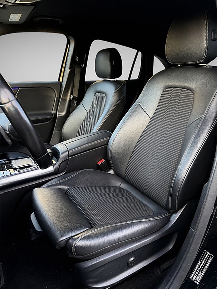 Mercedes-Benz EQA300 17 of 27
