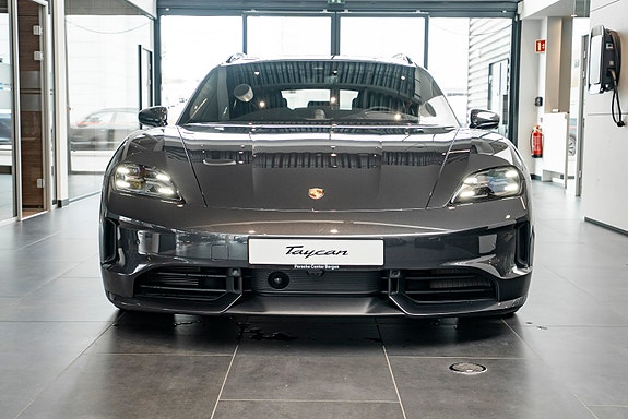 Porsche Taycan Sport Turismo 2 of 5