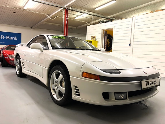 Mitsubishi 3000 gt 2 of 5