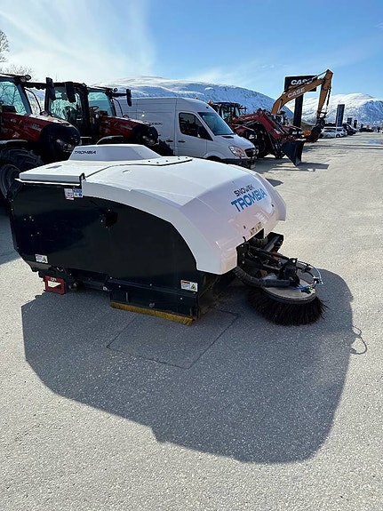 Andre Trombia T220 3 of 4