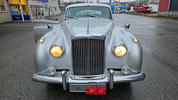 Bentley Andre 4 of 5