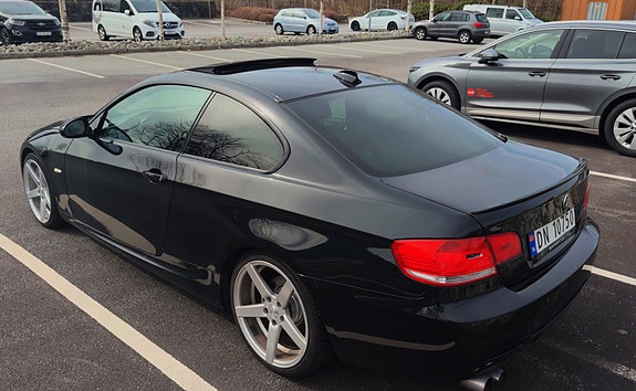 BMW 325i 4 of 24