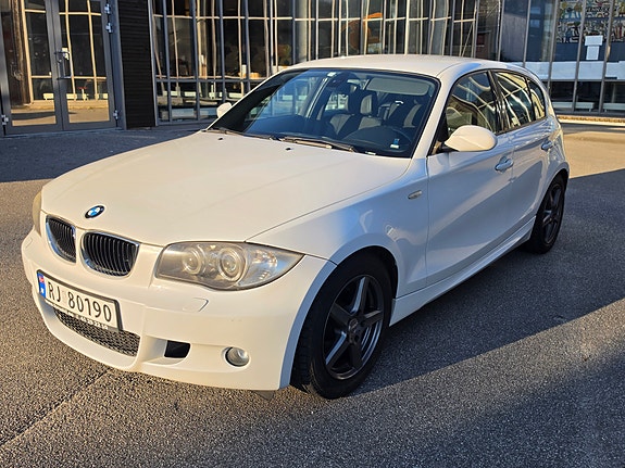 BMW 116i 3 of 5
