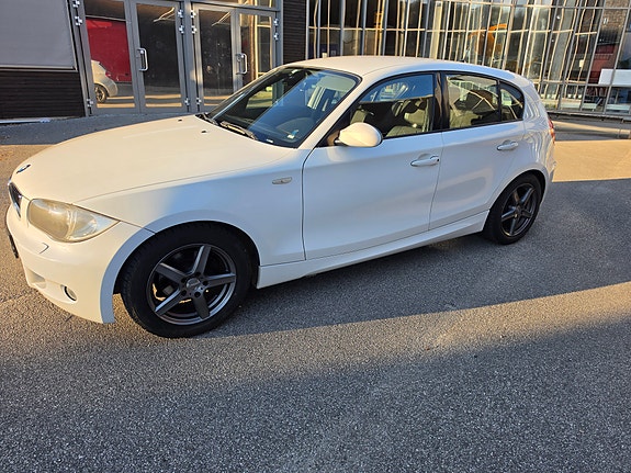 BMW 116i 2 of 5