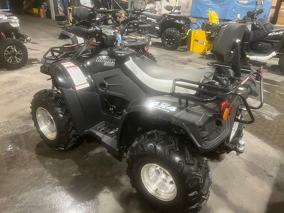 Linhai KUPP PÅ BRUKTE ATV  Reprasjons objekter for deg som kan skru selv. For deg er dette god butikk! For og få deg en rimelig maskin. Med i hovedvekt behov av arbeidstimer. Alle er gode objekt! 8 of 20