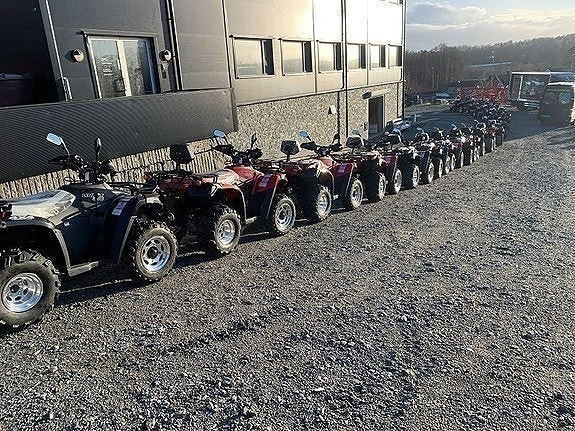 Linhai KUPP PÅ BRUKTE ATV  Reprasjons objekter for deg som kan skru selv. For deg er dette god butikk! For og få deg en rimelig maskin. Med i hovedvekt behov av arbeidstimer. Alle er gode objekt! 4 of 5