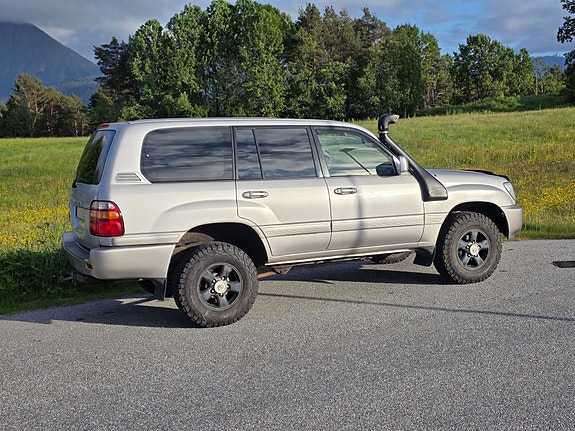 Toyota Land Cruiser 3 of 14