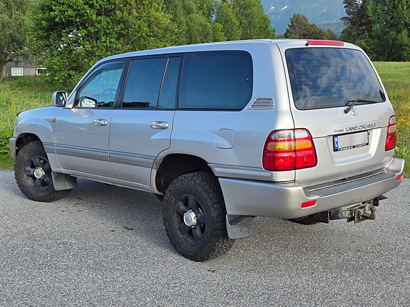 Toyota Land Cruiser 4 of 14