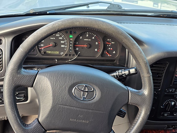 Toyota Land Cruiser 7 of 14
