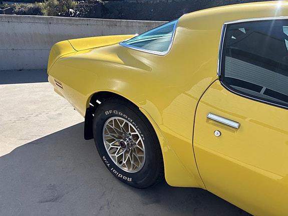Pontiac Trans Am 23 of 30