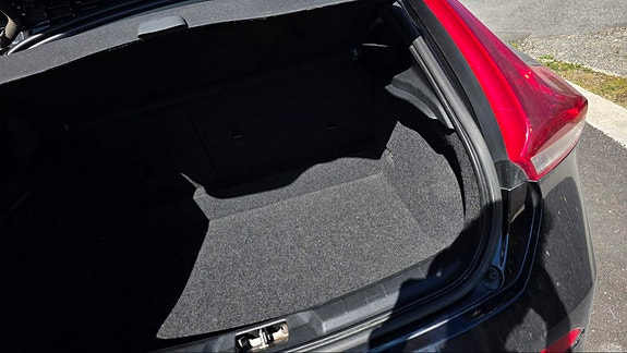 Volvo V40 9 of 19