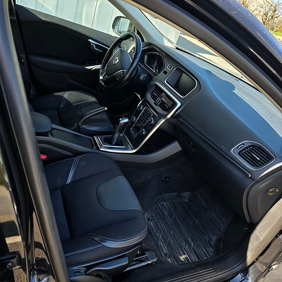 Volvo V40 17 of 19
