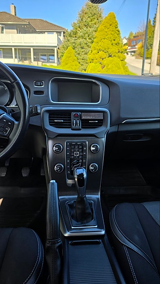 Volvo V40 13 of 19