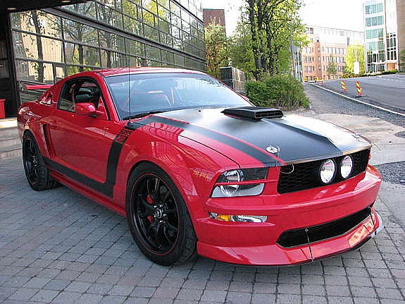 Ford Mustang 3 of 5