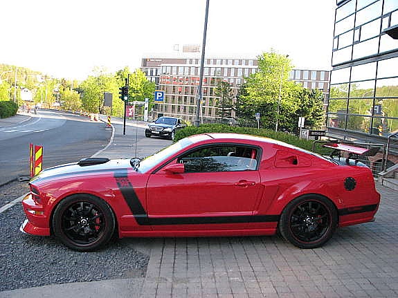 Ford Mustang 4 of 5