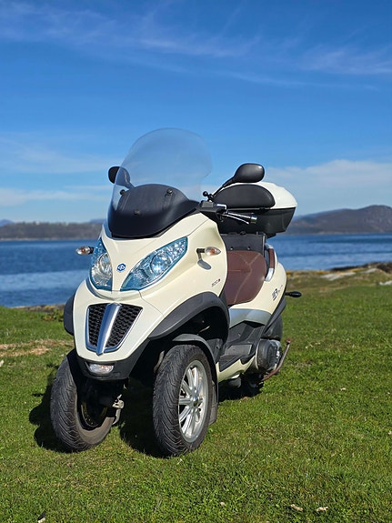Piaggio MP3 500 LT 2 of 7