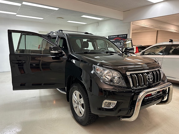 Toyota Land Cruiser 7 of 30