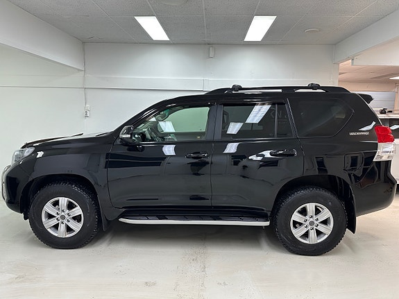 Toyota Land Cruiser 12 of 30