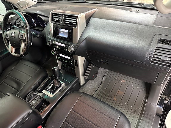 Toyota Land Cruiser 30 of 30