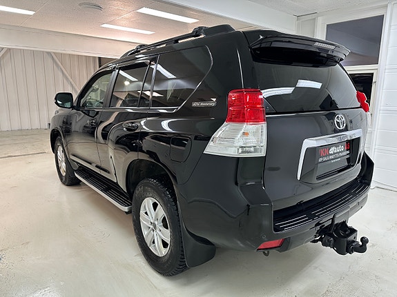 Toyota Land Cruiser 10 of 30