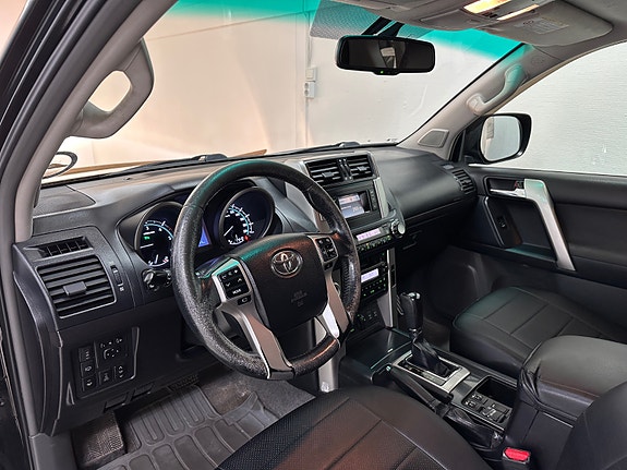 Toyota Land Cruiser 29 of 30