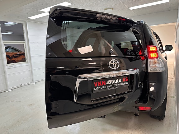 Toyota Land Cruiser 22 of 30