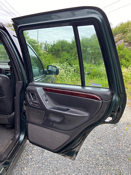 Jeep Grand Cherokee 4 of 5