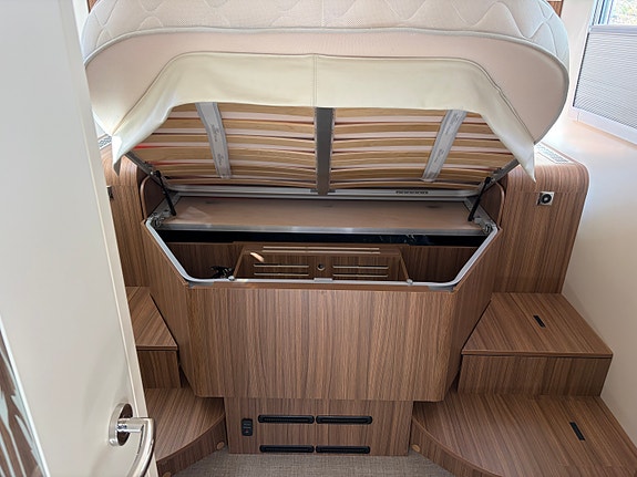 Eura Mobil Contura 766 QB 21 of 25
