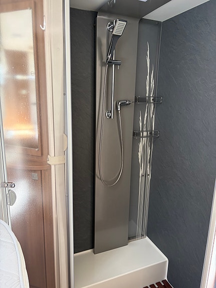 Eura Mobil Contura 766 QB 24 of 25
