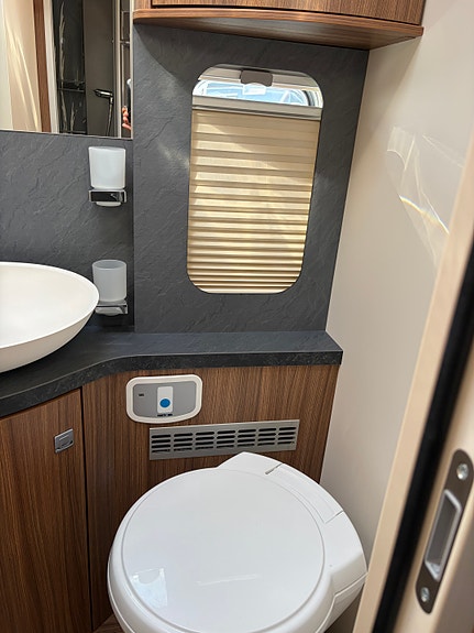 Eura Mobil Contura 766 QB 7 of 25