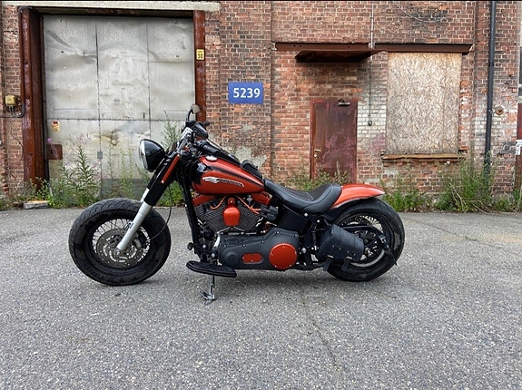 Harley-Davidson FLSTF Fat Boy 3 of 5