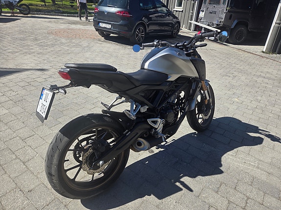 Honda CB 125 R 4 of 6