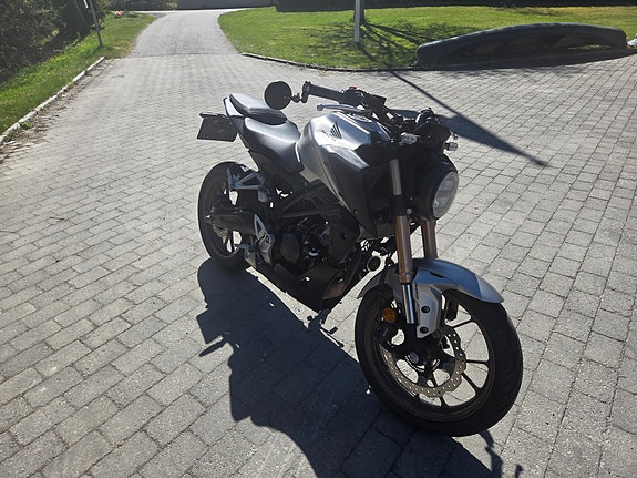 Honda CB 125 R 3 of 6