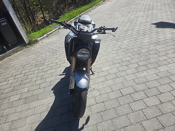 Honda CB 125 R 2 of 6