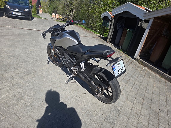 Honda CB 125 R 5 of 6