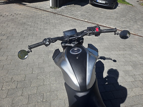 Honda CB 125 R 6 of 6
